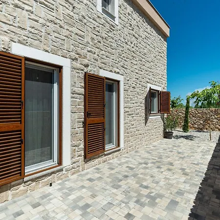 Neue Mit Schwimmbad- Sauna By Interhome