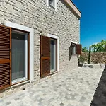 Neue Mit Schwimmbad- Sauna By Interhome